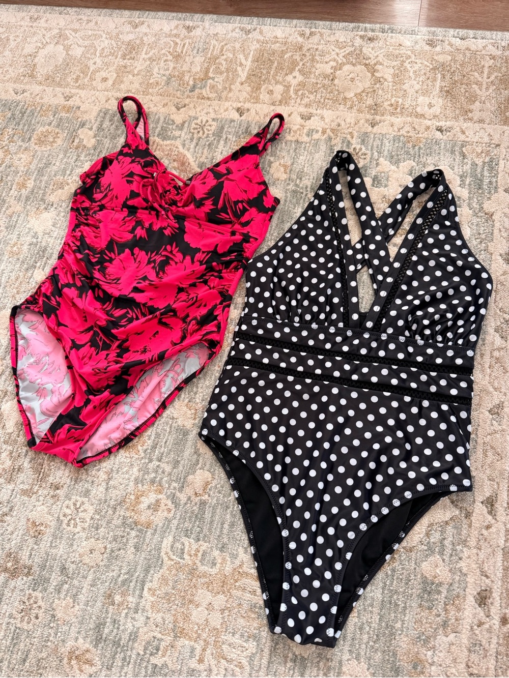 Two gorgeous swimsuits - Picture 4 of 5